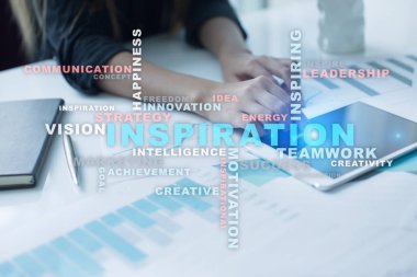 Sanal ekran üzerinde ilham kelimeler bulut.