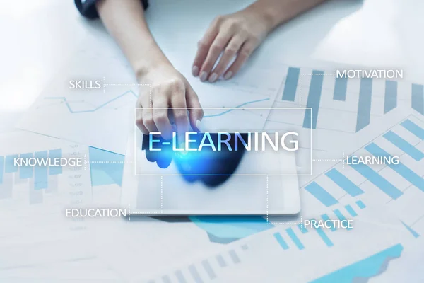 E-Learning en la pantalla virtual. Concepto de educación en Internet . — Foto de Stock