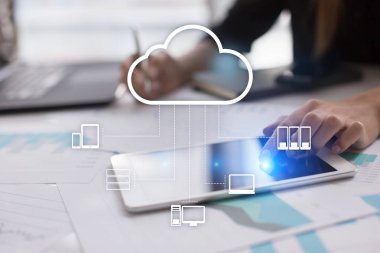 Bulut teknoloji. Veri depolama. Ağ ve Internet hizmet anlayışı.