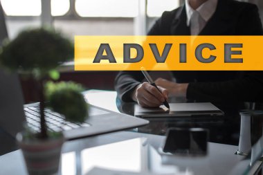 Sanal ekran tavsiye metni. İş kavramı, teknoloji ve internet. 