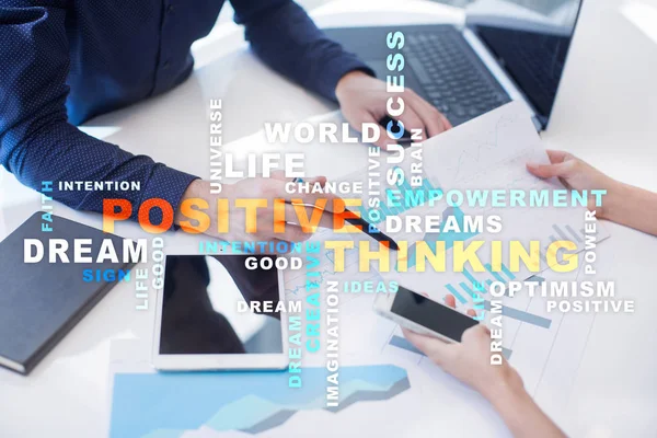 Позитивное мышление Жизнь меняется. Бизнес-концепция. Облако слов . — стоковое фото