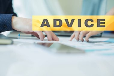 Sanal ekran tavsiye metni. İş kavramı, teknoloji ve internet. 