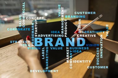 Marka kavramı sanal ekran üzerinde. İş kavramı. Kelime bulutu.