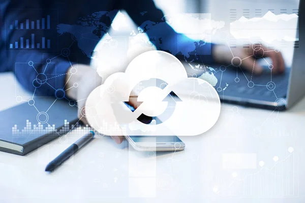 Tecnología Cloud. Almacenamiento de datos. Concepto de red y servicio de internet . — Foto de Stock