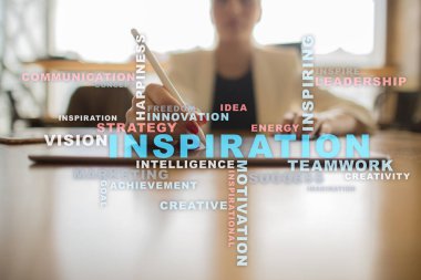 Sanal ekran üzerinde ilham kelimeler bulut.