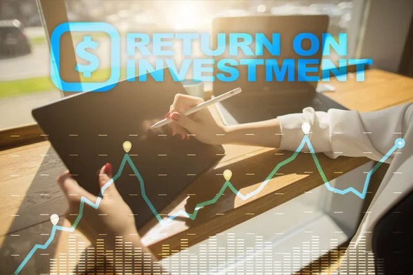 ROI, návratnost investice obchodní a technologické koncepce. Virtuální obrazovka pozadí. — Stock fotografie