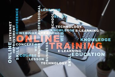 Çevrimiçi eğitim sanal ekran üzerinde. Eğitim kavramı. Kelime bulutu.