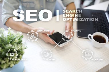 SEO. Arama Motoru Optimizasyonu. Dijital online pazarlama andinetrmet teknoloji kavramı. 