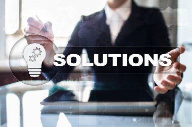 İş çözümleri kavramı sanal ekrandaki.