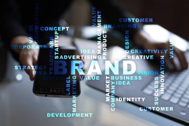 Marka kavramı sanal ekran üzerinde. İş kavramı. Kelime bulutu.