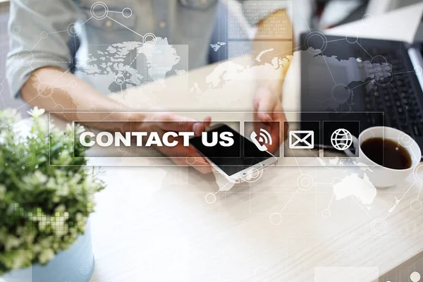 Kontaktujte nás, tlačítka a text na virtuální obrazovce. Obchodní a technologické koncepce. — Stock fotografie