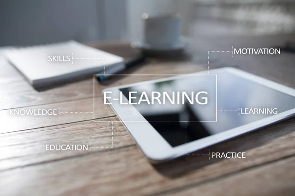 E-Learning en la pantalla virtual. Concepto de educación en Internet . — Foto de Stock