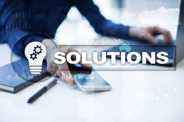 İş çözümleri kavramı sanal ekrandaki.