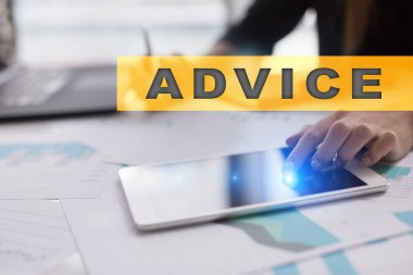 Sanal ekran tavsiye metni. İş kavramı, teknoloji ve internet. 