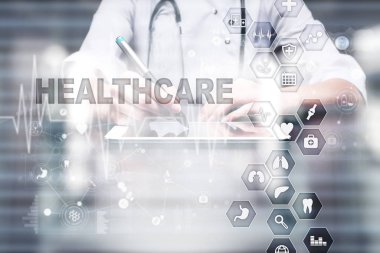 Tıp ve sağlık kavramı. Tıp doktoru modern pc ile çalışma. Elektronik sağlık kaydı. EHR, Emr.