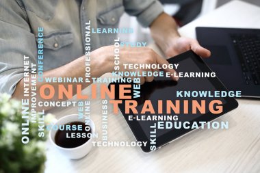 Çevrimiçi eğitim sanal ekran üzerinde. Eğitim kavramı. Kelime bulutu.