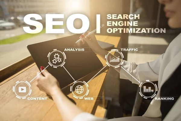 SEO. Optimización de motores de búsqueda. Marketing digital en línea yConcepto de tecnología Inetrmet . —  Fotos de Stock