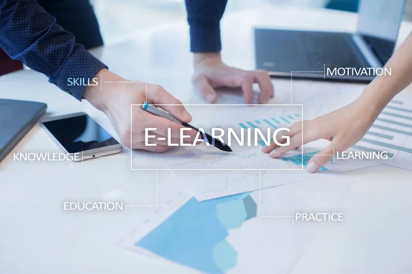 E-Learning en la pantalla virtual. Concepto de educación en Internet . — Foto de Stock