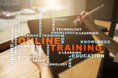 Çevrimiçi eğitim sanal ekran üzerinde. Eğitim kavramı. Kelime bulutu.