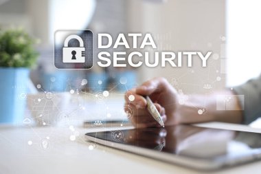 Sanal ekran üzerinde veri koruma ve siber güvenlik kavramı.