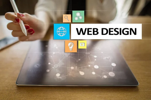 가상 화면에 웹 디자인 및 개발 개념. — 스톡 사진