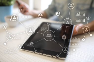 İnsanlar ağ. Organizasyon yapısı. Saatlik sosyal medya. Internet ve teknoloji kavramı.