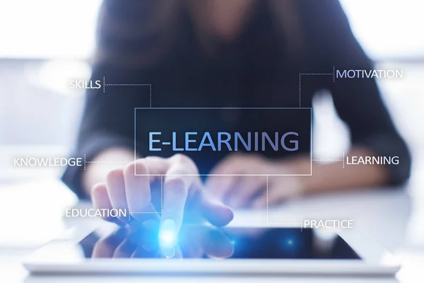 E-öğrenme sanal ekran üzerinde. Internet eğitim kavramı. — Stok fotoğraf