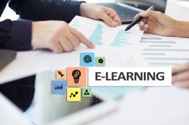 E-öğrenme sanal ekran üzerinde. Internet eğitim kavramı.