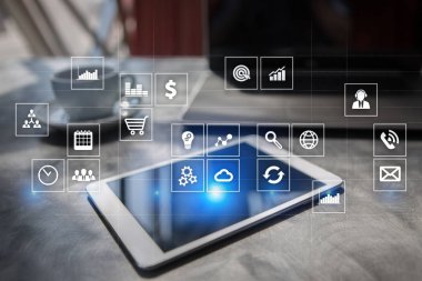 Sanal ekran arayüzü ile uygulamaları kutsal kişilerin resmi. Apps. Strateji planlama Internet teknoloji kavramı.