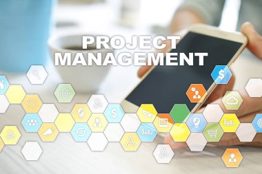 Sanal ekran üzerinde proje yönetimi. İş kavramı.