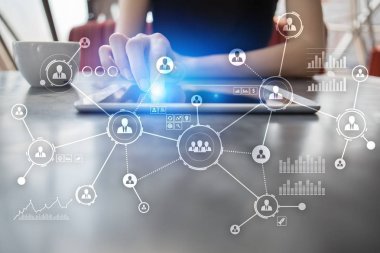 İnsanlar ağ. Organizasyon yapısı. Saatlik sosyal medya. Internet ve teknoloji kavramı.