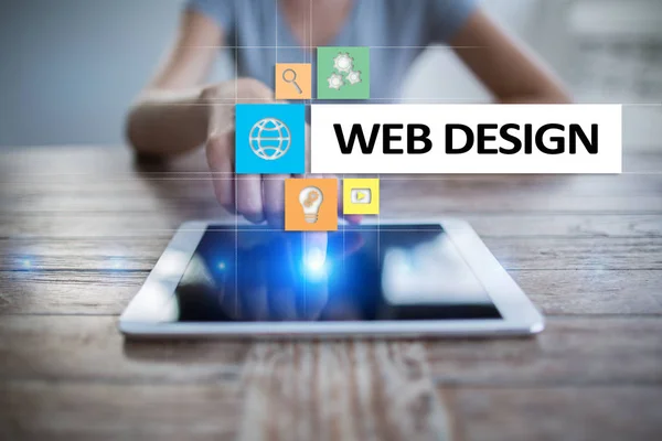 Concepto de diseño y desarrollo web en la pantalla virtual . — Foto de Stock