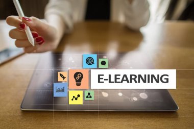 E-öğrenme sanal ekran üzerinde. Internet eğitim kavramı.