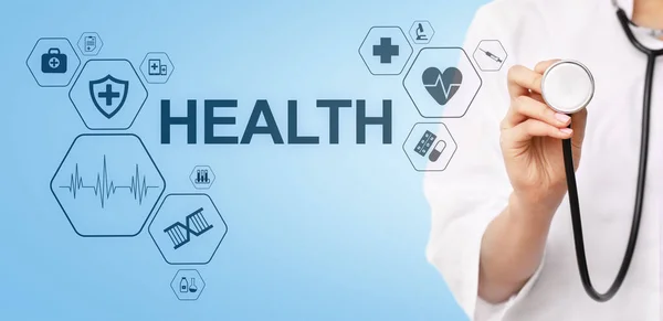 Gezondheid medische gezondheidszorg geneeskunde concept op het scherm. Arts met de stethoscoop. — Stockfoto