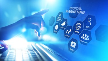 Dijital pazarlama, çevrimiçi reklam, SEO, SEM, SMM. İş ve İnternet kavramı.