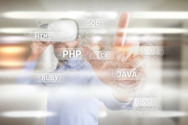 Web geliştirme araçları kavramı sanal ekran üzerinde. Programlama dili ve komut dosyaları. Php, Sql, Html, Java ve diğerleri.