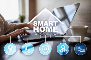 Akıllı Ev Dijital arabirim sanal ekran üzerinde. Internet ve otomasyon teknolojisi kavramı.