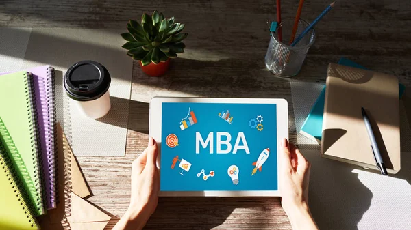 MBAマスタービジネス管理教育学習Eラーニング個人の成長とキャリア開発. — ストック写真