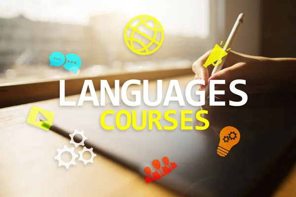 Sprachkurse, Online-Lernen, Englisch-Schule, E-Learning-Konzept auf virtuellem Bildschirm. — Stockfoto