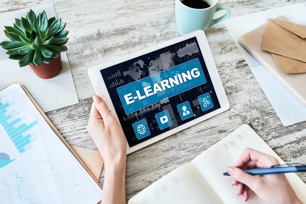E-learning, conceito de educação on-line na tela do dispositivo . — Fotografia de Stock