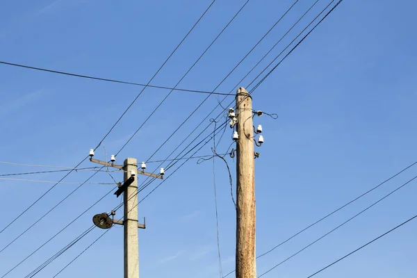 高电压电线 — 图库照片