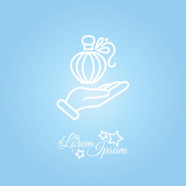 Elinde şişe parfüm