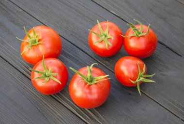 Taze olgun domatesler
