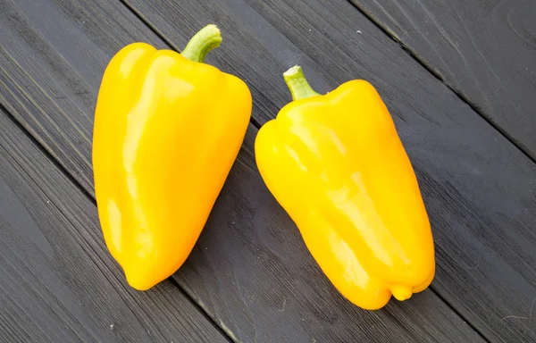 Ripe yellow peppers — Stock Photo, Image