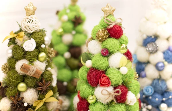 Vánoční Strom Ozdobné Vánoční Stromeček Silvestrovské Vánoční Dekorace Nový Rok — Stock fotografie