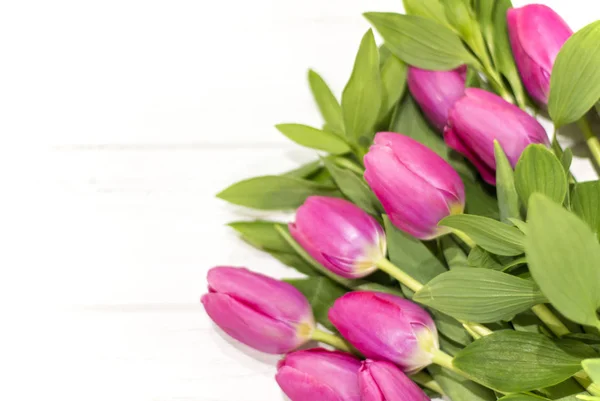 Zářivě Růžové Tulipány Dřevěné Pozadí — Stock fotografie