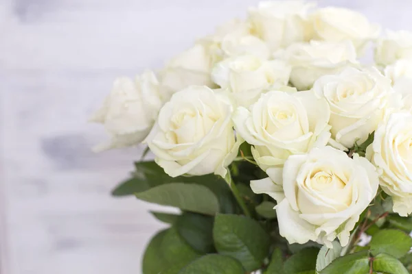 Buquê Rosas Brancas Chiques Com Folhas Vaso — Fotografia de Stock