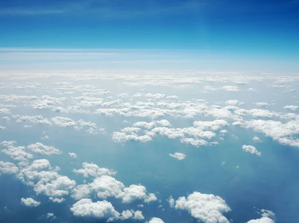 Cielo blu e nuvole. Vista dall'aeroplano . — Foto Stock