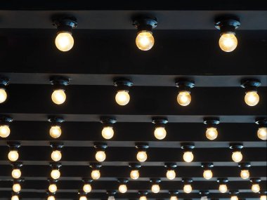 Tavanda ışık ampuller Vintage tarzı