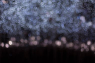Kalp şeklinde bokeh gece arka plan. ufuk ışık.
